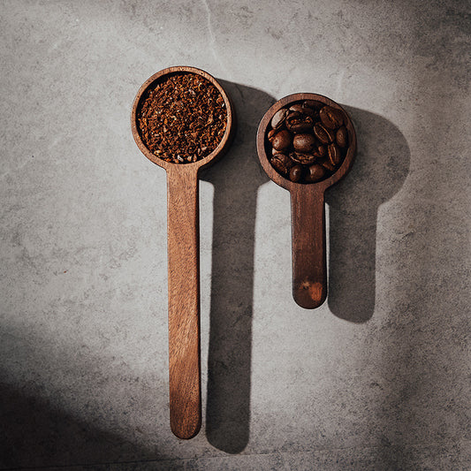 Cucharas medidoras de café en madera de nogal